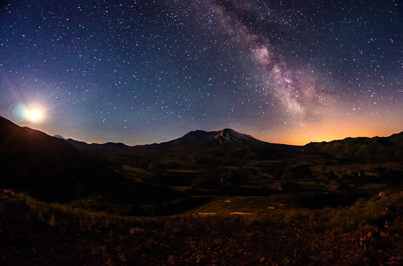 Milkyway moonrise Mt. St. Helens